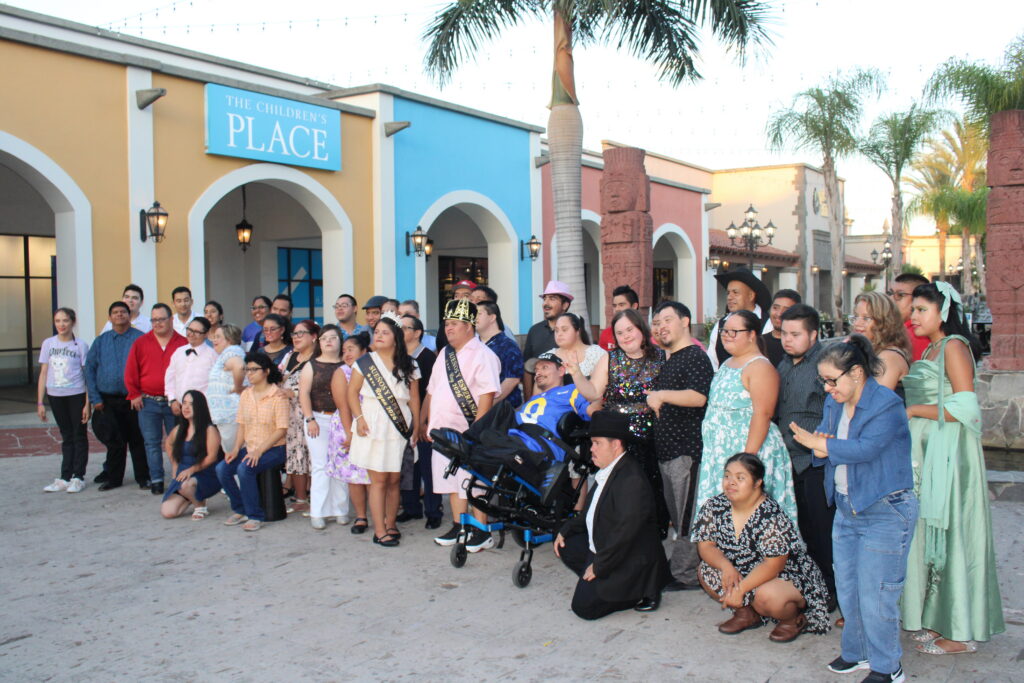 Sueños y Esperanza: Karaoke, Friendship, and Acceptance